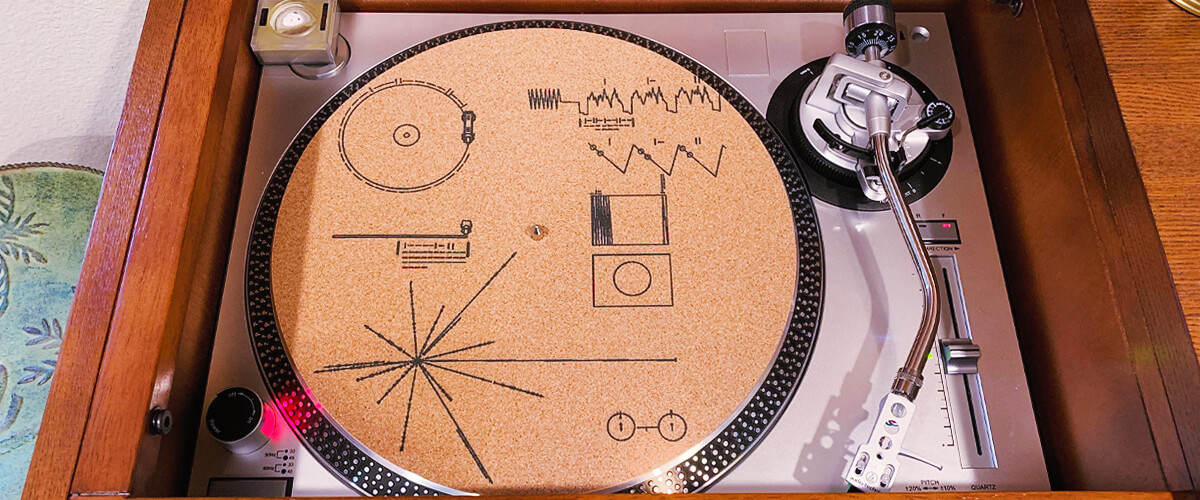 the purpose of turntable mats