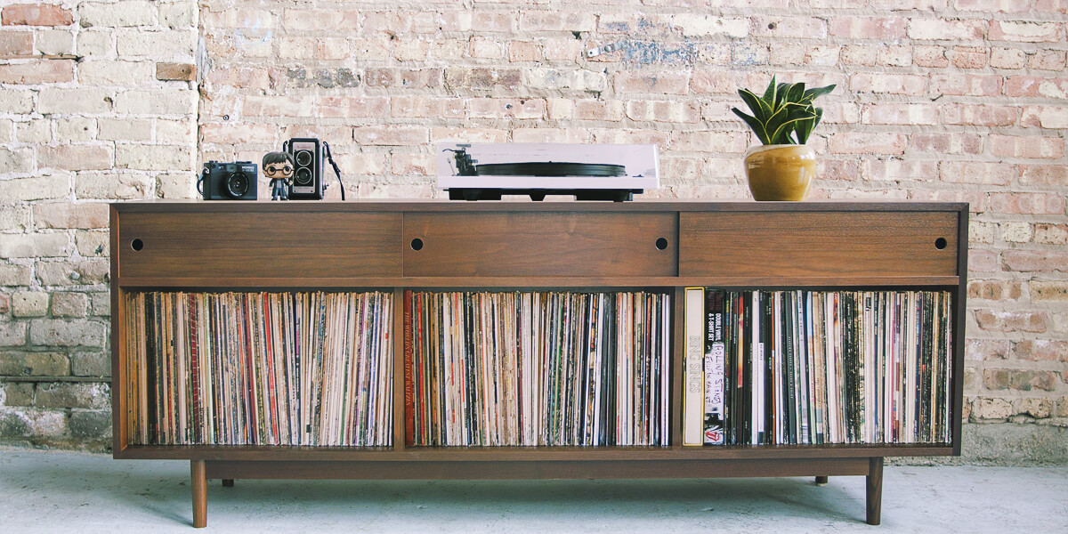 how to store vinyl records properly?