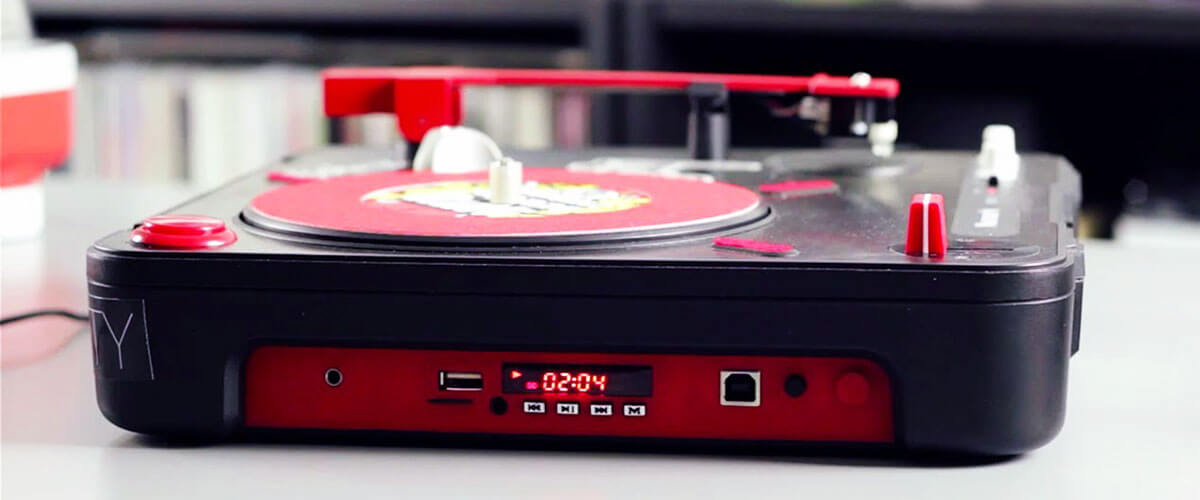key features to look for in a portable record player